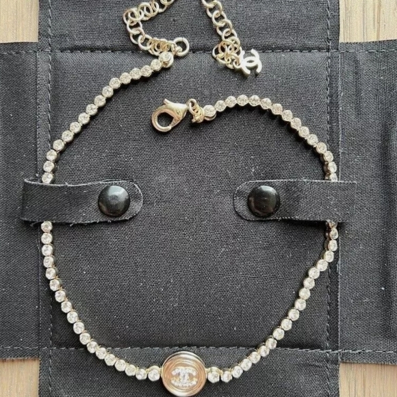 100% Authentic CHANEL 2021 Gold CC Pendants Crystal Choker Necklace/GORGEOUS! - Picture 2 of 6